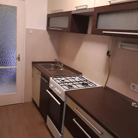 Centre Walnuts Apartment *