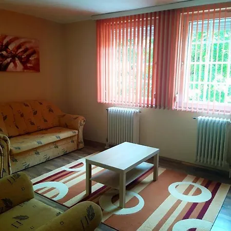Centre Walnuts Apartment