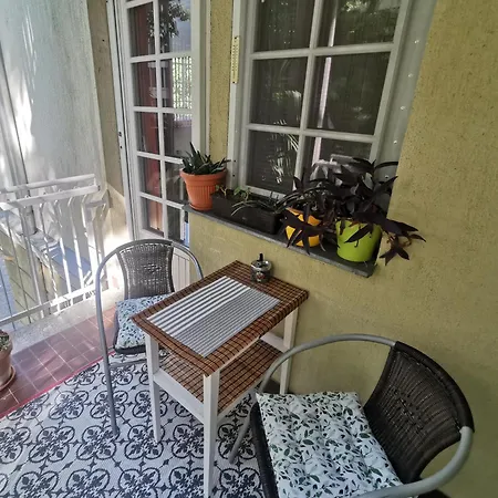 Centre Walnuts Apartment