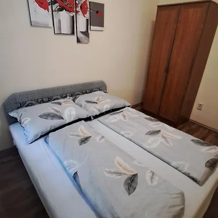 Centre Walnuts Apartment